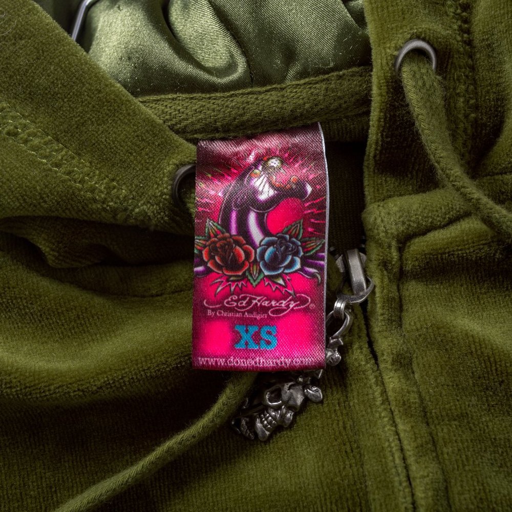 SOLD - Vintage Early 2000s Ed Hardy Green Velour Geisha Tracksuit - Size XS - Picture 8 of 16